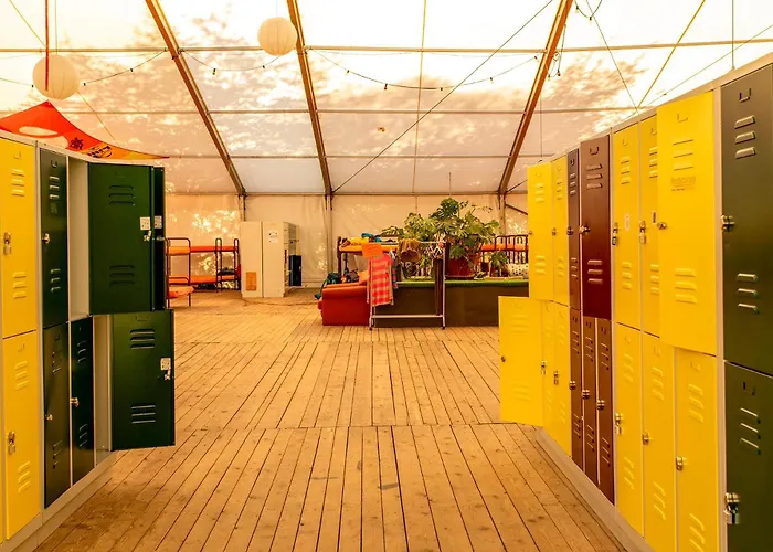 The Tent - Youth Only - Buchung Leider Nur Bis 30 Jahre Moeglich! *