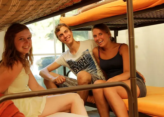 Hostel The Tent - Youth Only - Buchung Leider Nur Bis 30 Jahre Moeglich! Munich