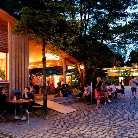 The Tent - Youth Only - Buchung Leider Nur Bis 30 Jahre Moeglich! Hostel Munich