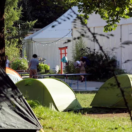 The Tent - Youth Only - Buchung Leider Nur Bis 30 Jahre Moeglich! Hostel *