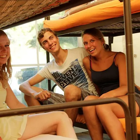 Hostel The Tent - Youth Only - Buchung Leider Nur Bis 30 Jahre Moeglich! Munich